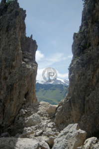Gorgeous view from between 2 of the Pinnacles, out towards the Porte Vescovo Ridge