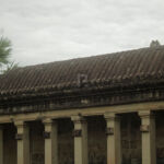 Monkeys hanging out on the roof of the first gallery Monkeys hanging out on the roof of the first gallery