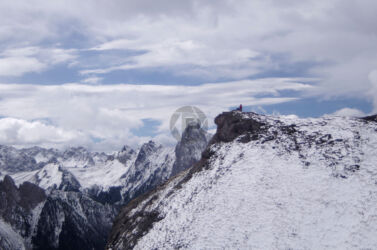 Looking back to a rocky outcrop with a fantastic photo point A rocky outcrop off the path with beautiful views of the valley below