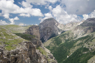 First view of Vallunga Vallunga valley with Mount Stevia in the Distance