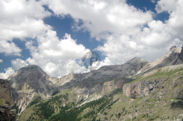 Stevia & the path The top of Vallunga valley leading to Mount Stevia