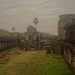 The library between the 2nd gallery The library between the 2nd gallery